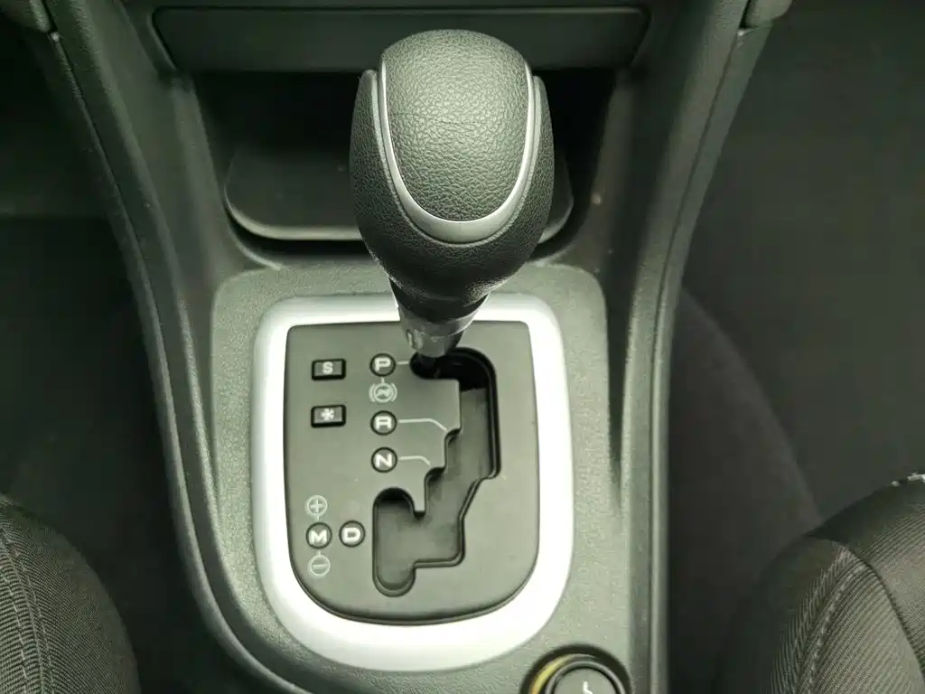 Peugeot 308 2014 — фото 13