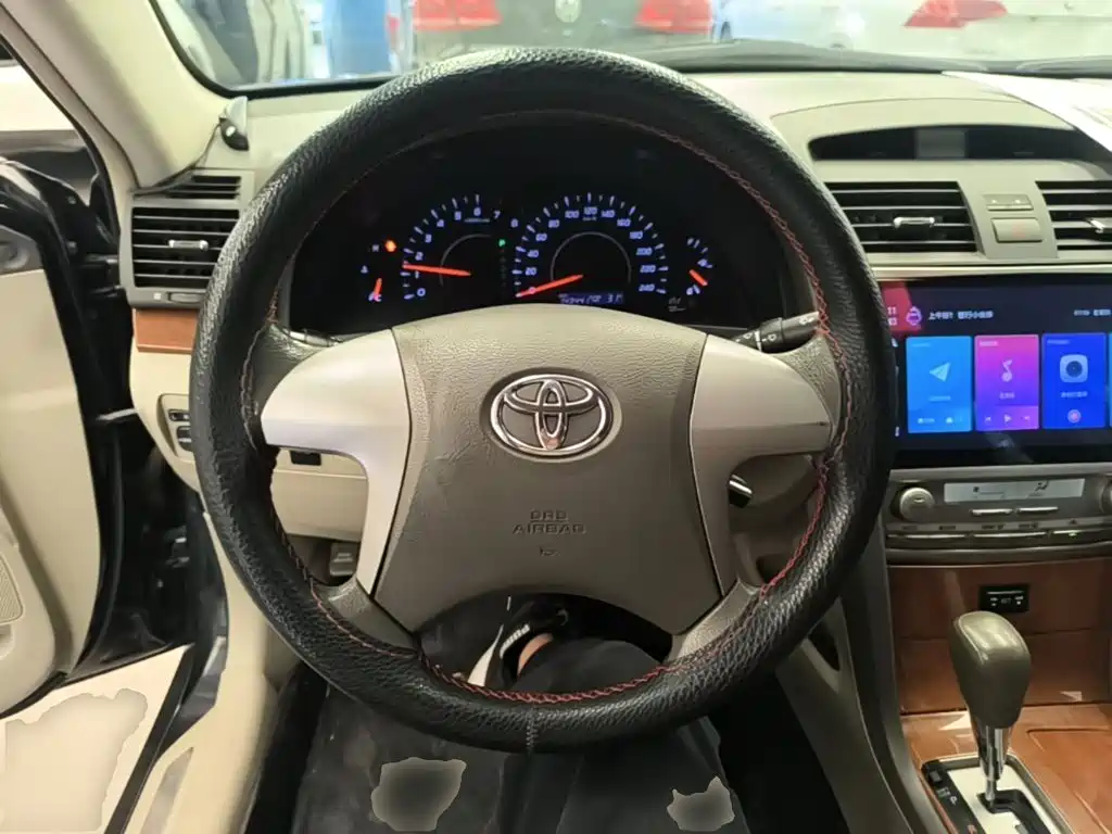 Toyota Camry 2014 — фото 11
