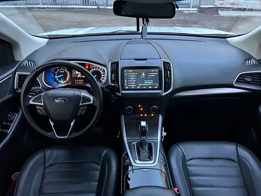 Ford Edge 2018 — фото 10