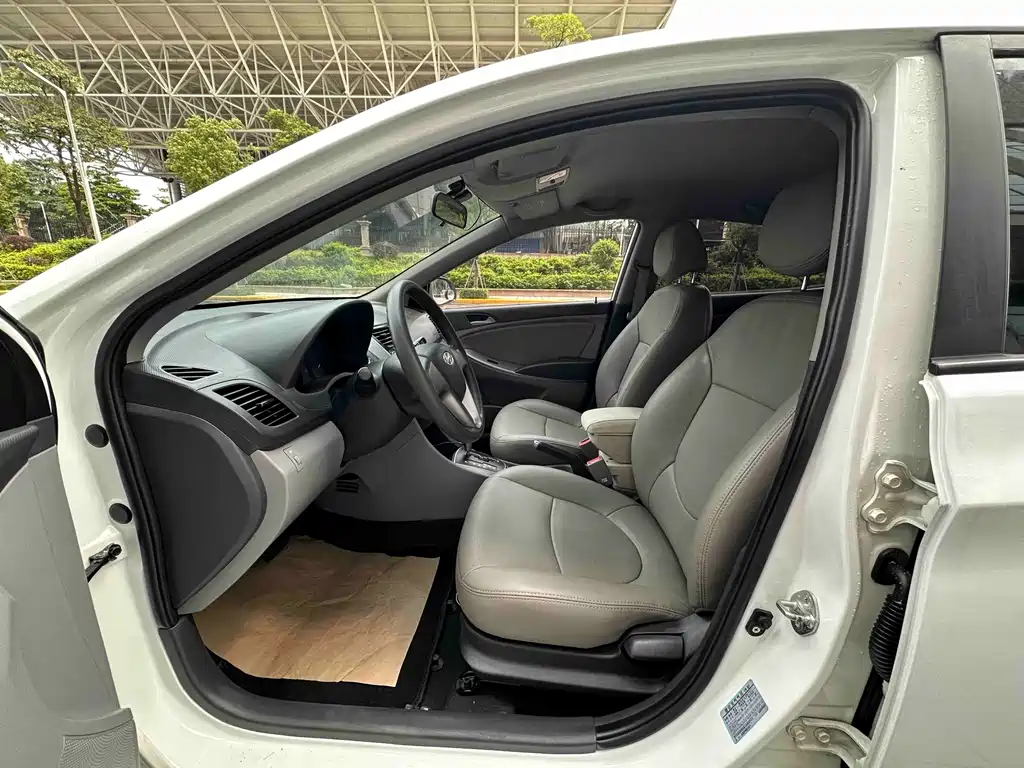 Hyundai Accent 2017 — фото 12