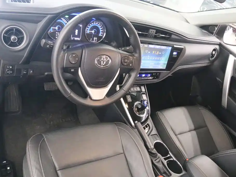 Toyota Corolla 2018 — фото 11