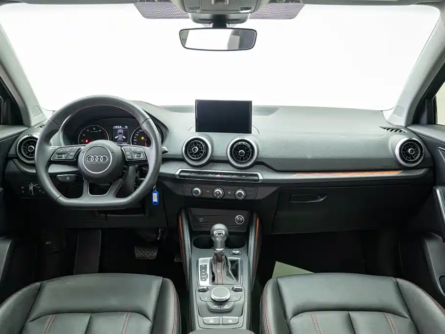 Audi Q2L 2024