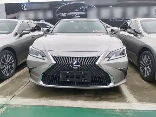 Lexus ES 2021