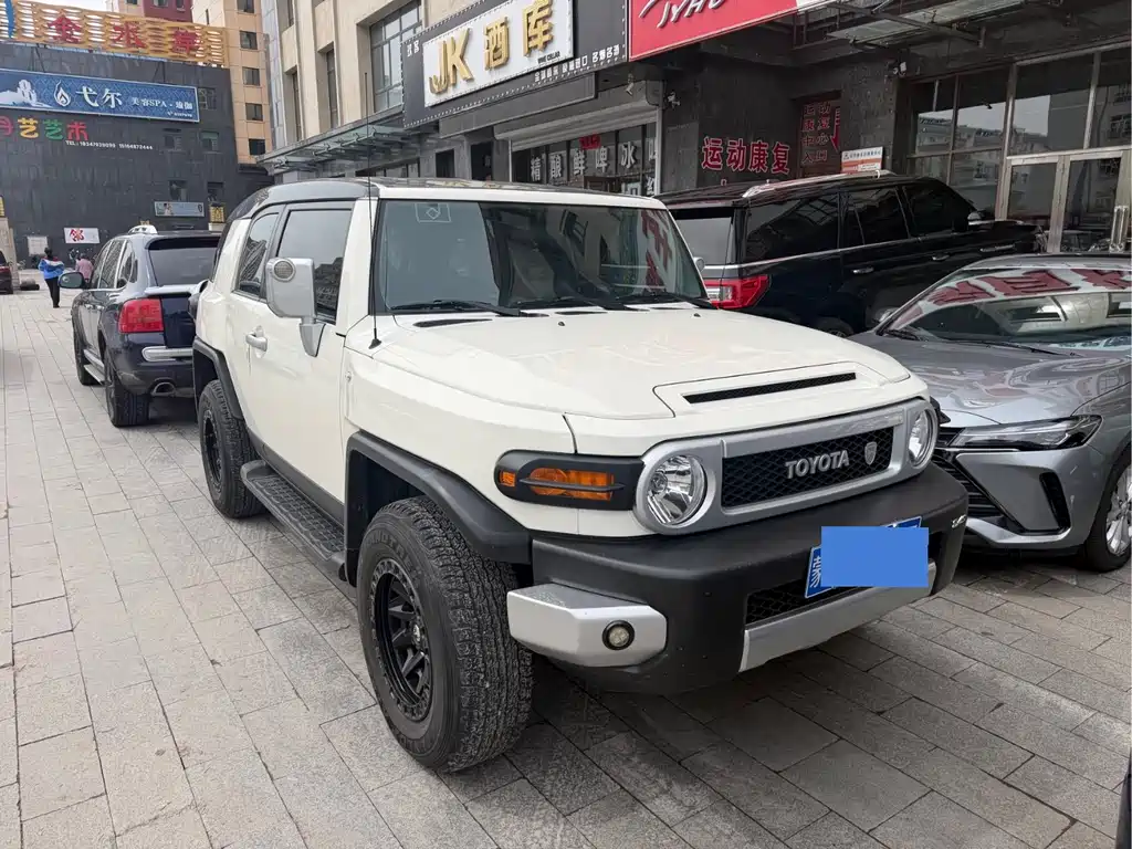 Toyota FJ Cruiser 2020 — фото 3
