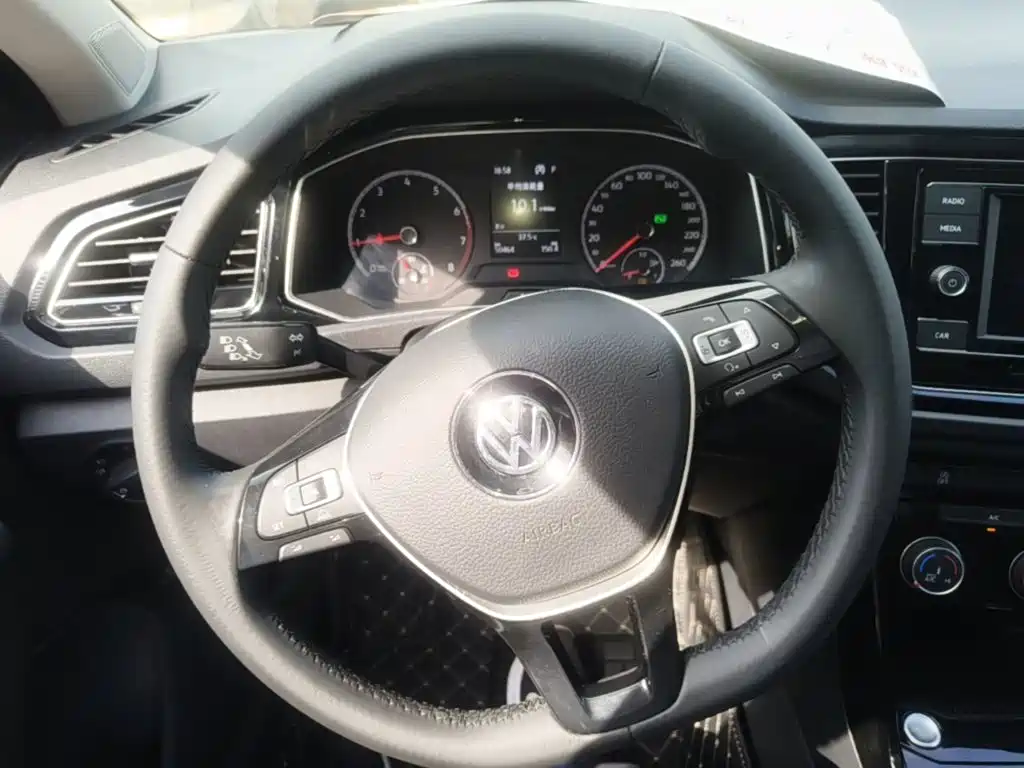 Volkswagen T-Roc 2019 — фото 11