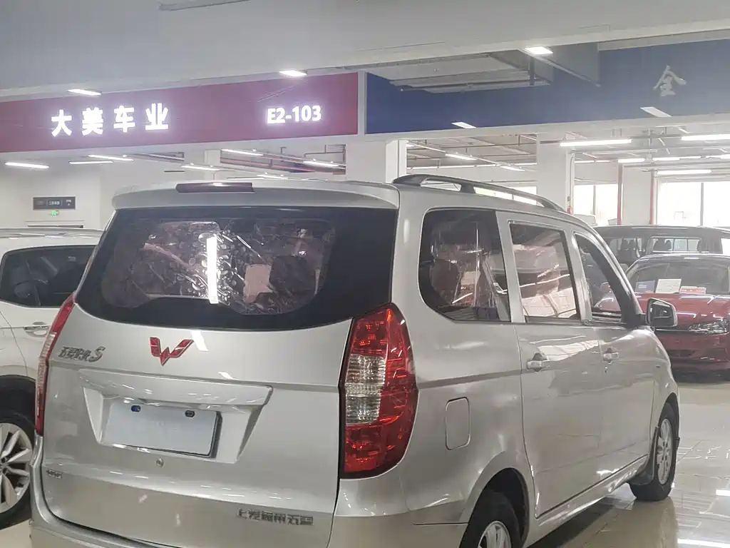 Wuling Hongguang 2016 — фото 12