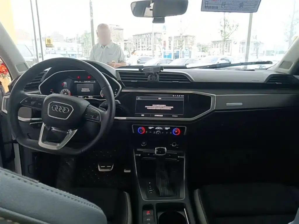 Audi Q3 2023 — фото 10