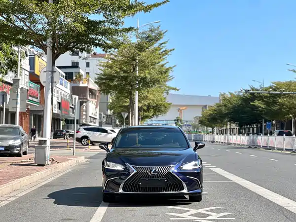 Lexus ES 2021