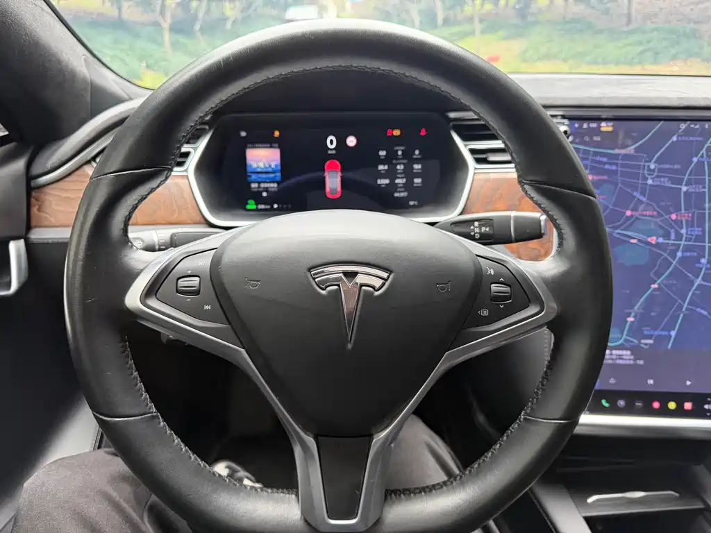 Tesla Model S 2017 — фото 11