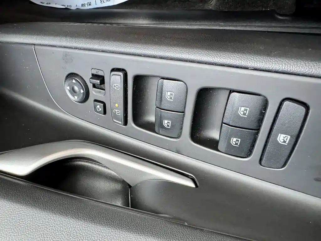 Hyundai Elantra 2023 — фото 11