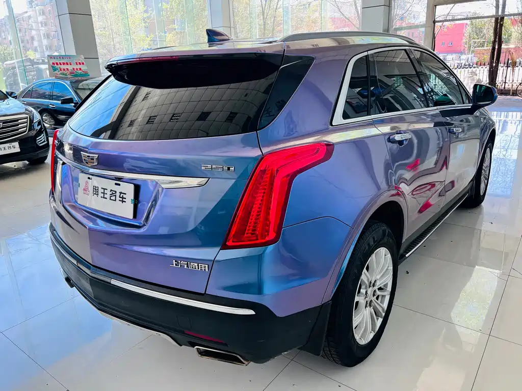 Cadillac XT5 2017 — фото 16