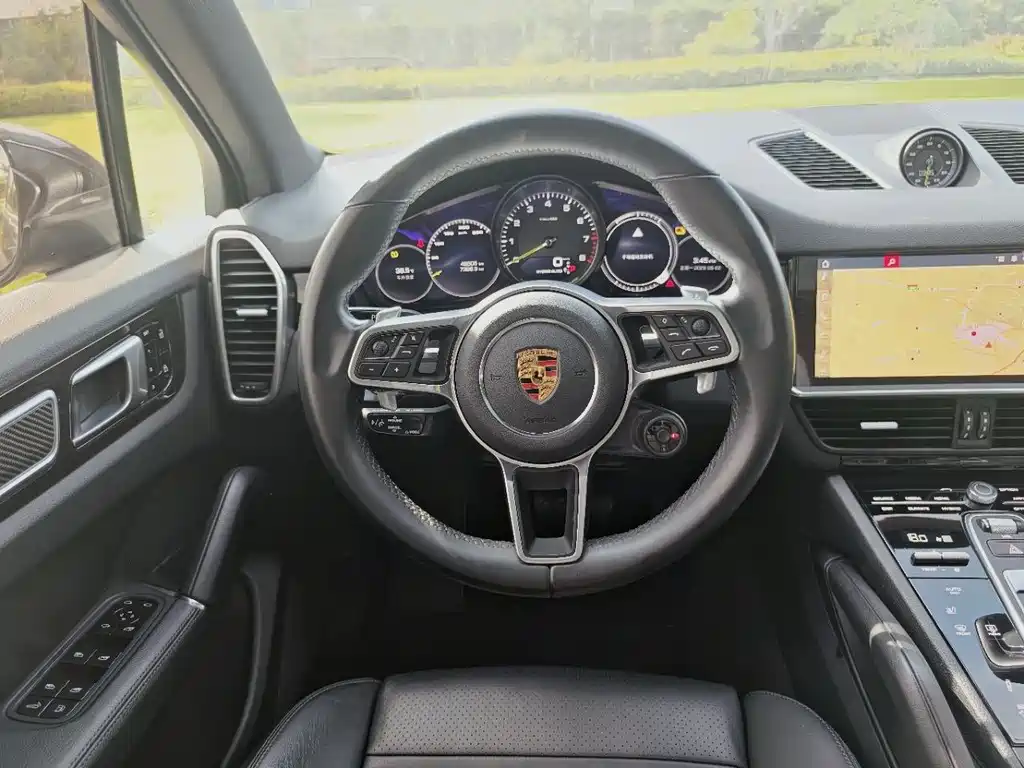 Porsche Cayenne Hybrid 2021 — фото 11