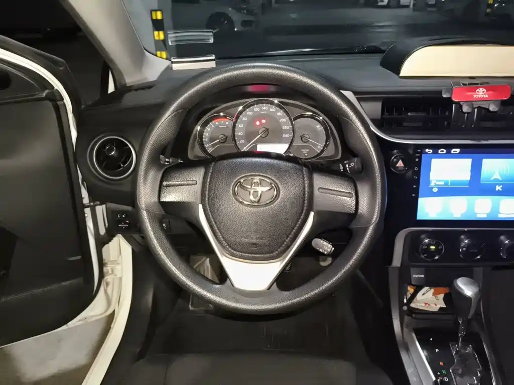 Toyota Corolla 2018 — фото 11