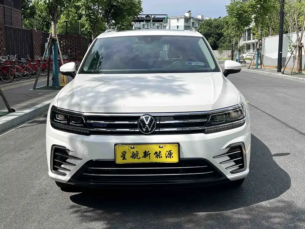 Volkswagen Tiguan L Plug-In Hybrid 2021 — фото 2