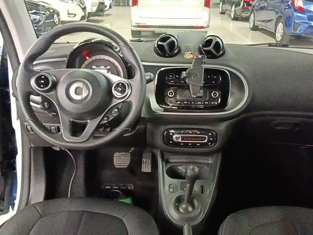 smart Fortwo 2019 — фото 10