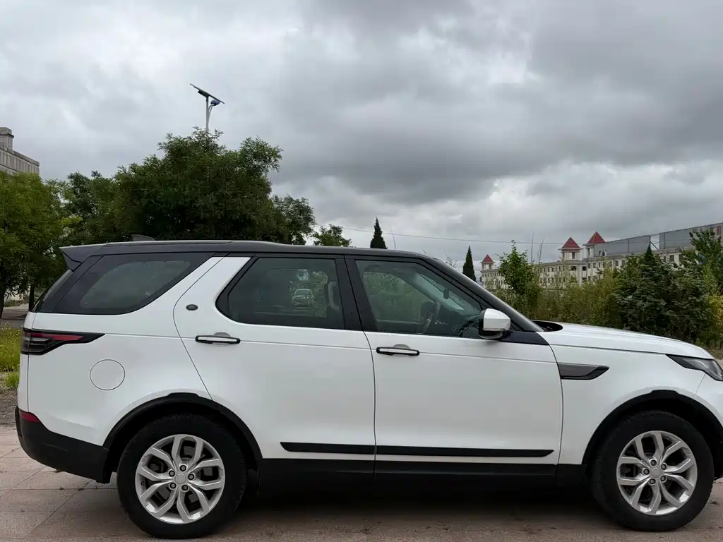 Land Rover Discovery 2018 — фото 13