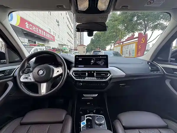 BMW iX3 2023