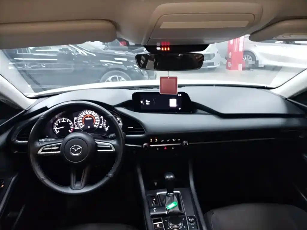 Mazda 3 Axela 2022 — фото 10