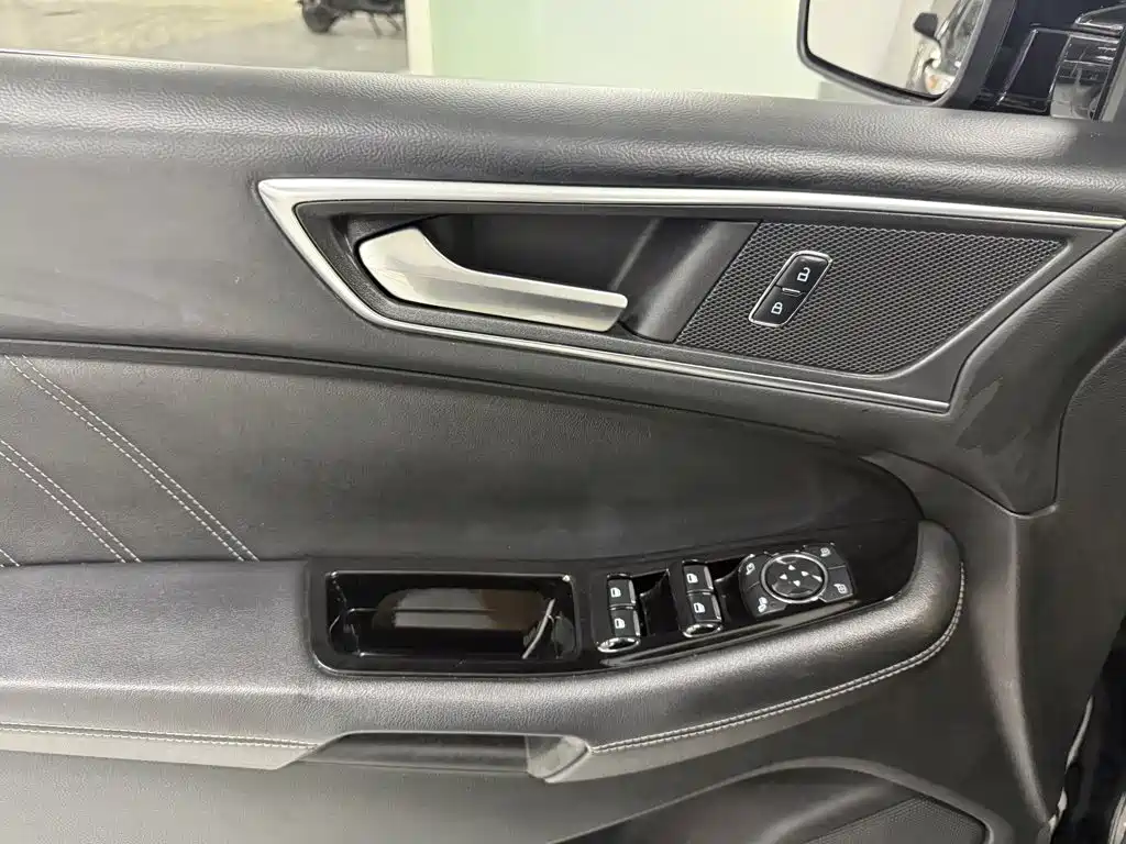 Ford Edge 2017 — фото 12