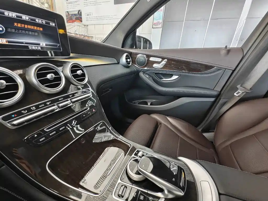 Mercedes-Benz GLC 2017 — фото 19