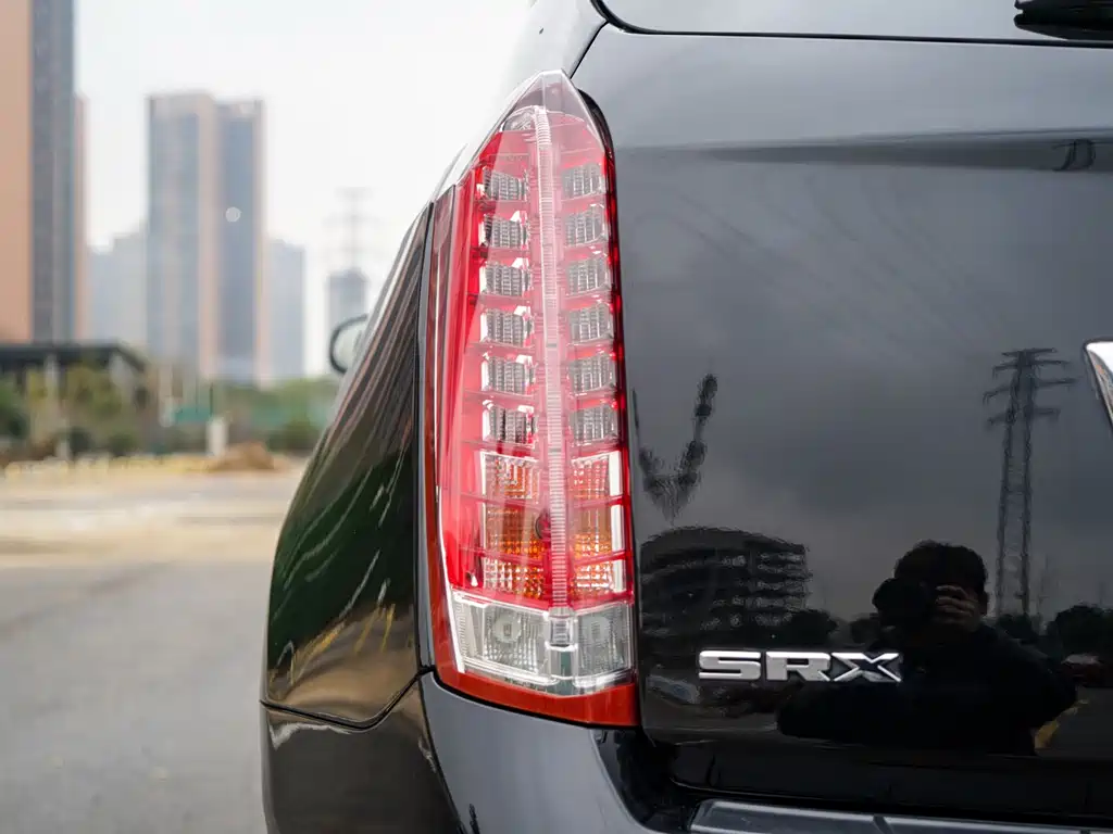 Cadillac SRX 2015 — фото 9