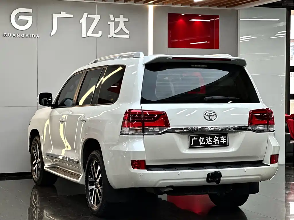 Toyota Land Cruiser 2020 — фото 25