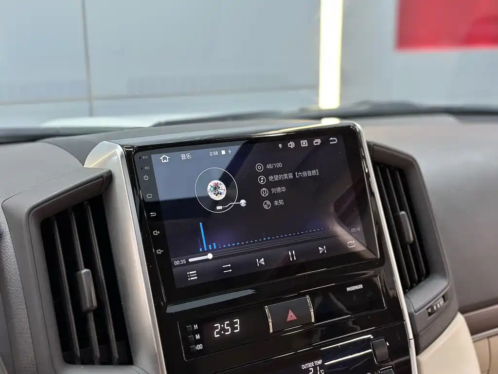 Toyota Land Cruiser 2020 — фото 15