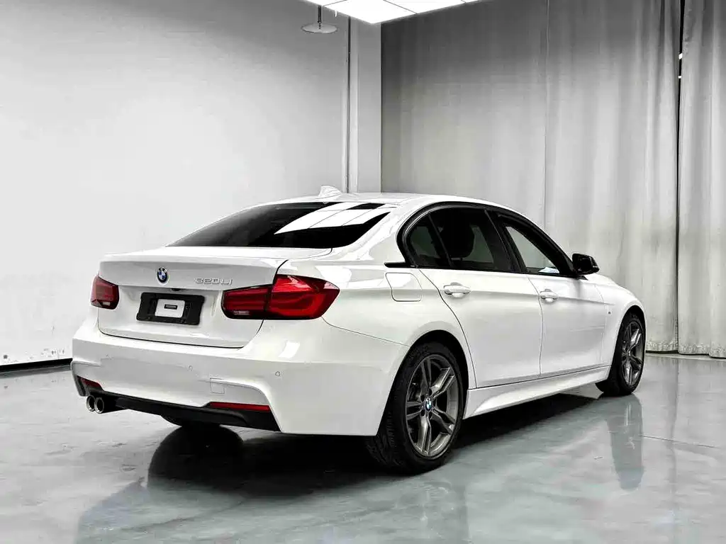 BMW 3 Series 2018 — фото 9