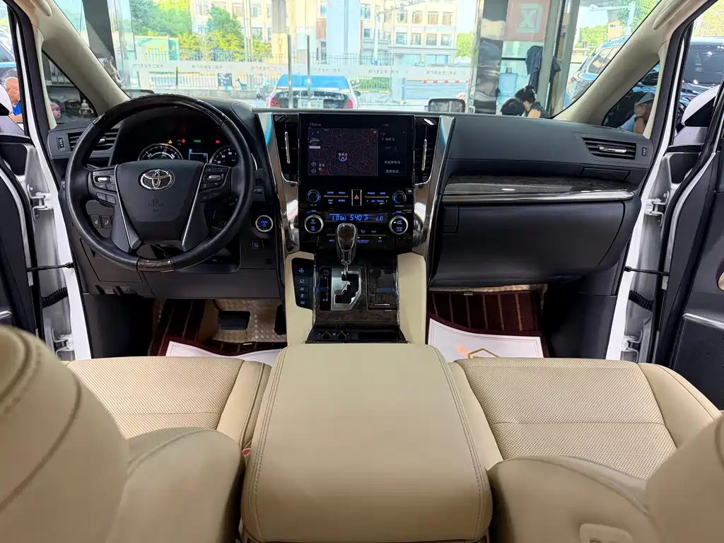 Toyota Alphard 2022 — фото 13