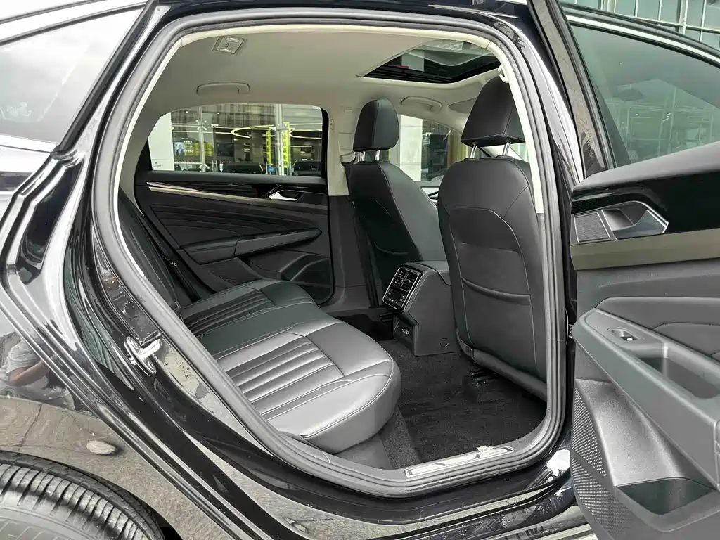 Volkswagen Passat Plug-In Hybrid 2020 — фото 13