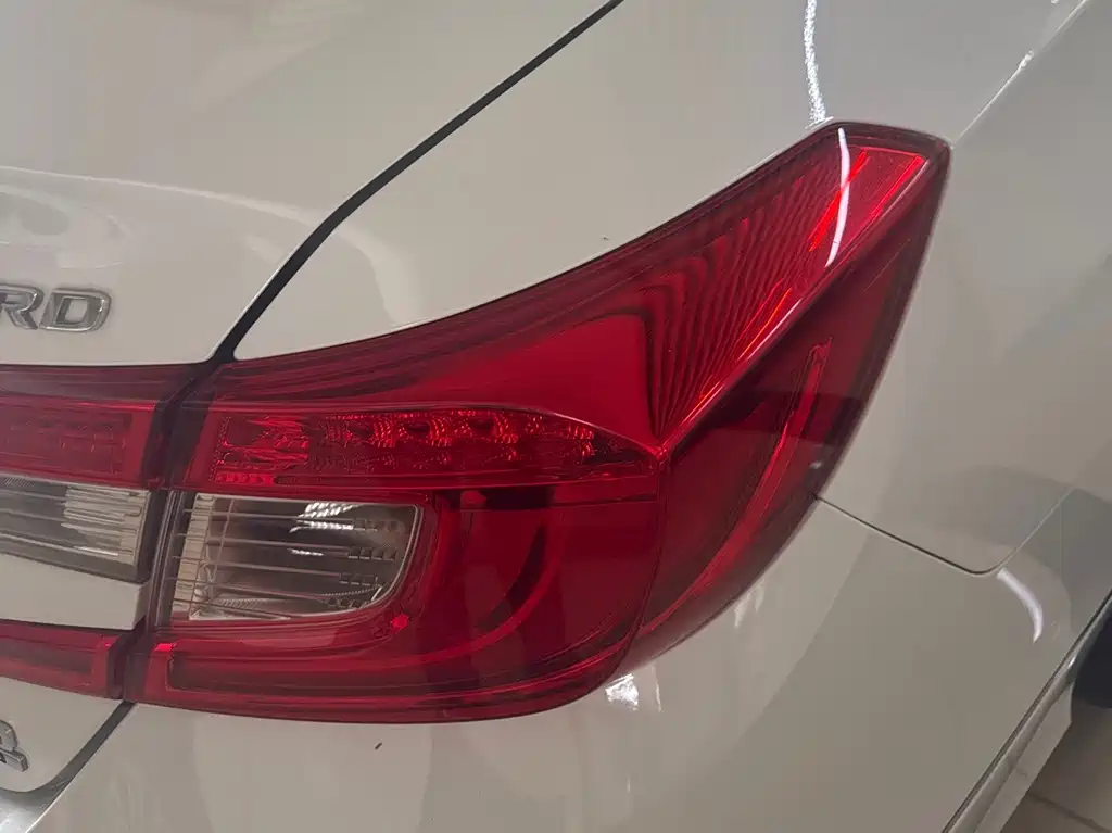 Honda Accord 2018 — фото 11