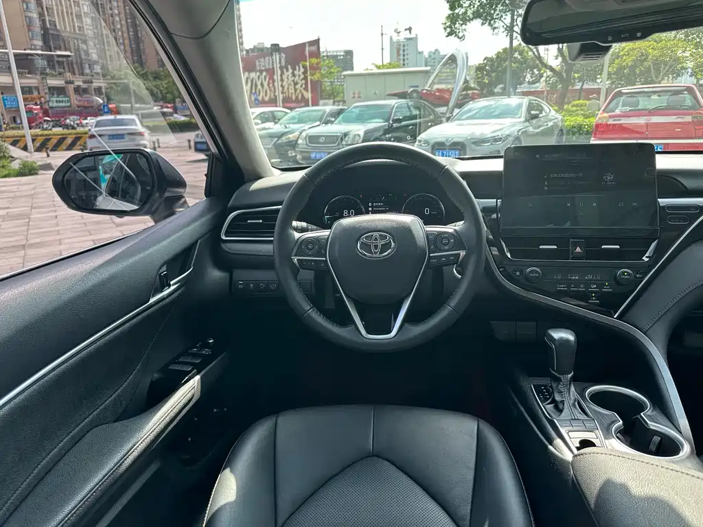 Toyota Camry 2023 — фото 22