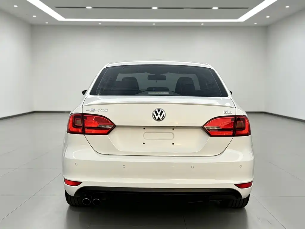 Volkswagen Sagitar 2015