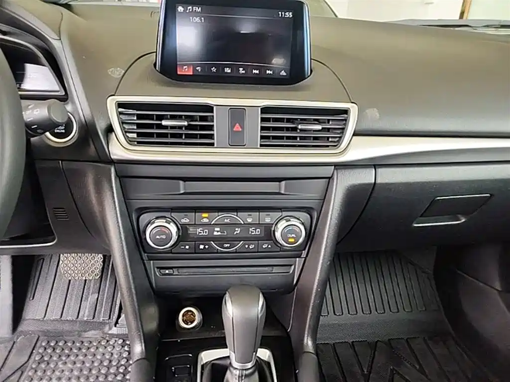 Mazda 3 Axela 2019 — фото 13