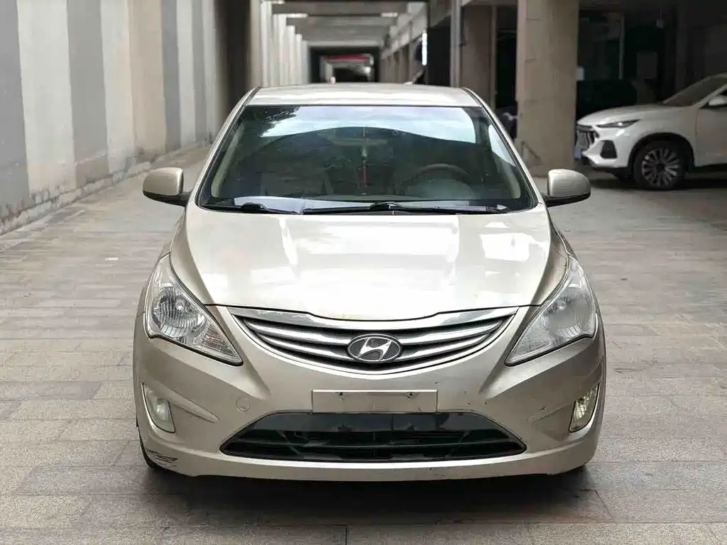 Hyundai Accent 2011 — фото 2