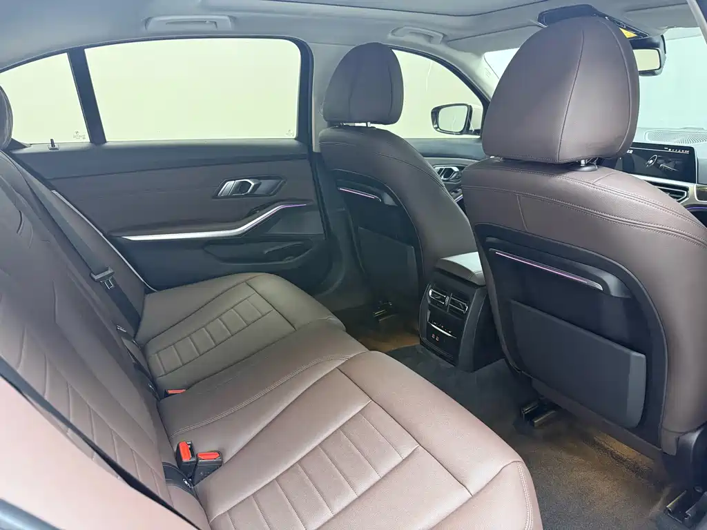 BMW 3 Series 2019 — фото 17