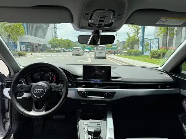 Audi A4L 2018