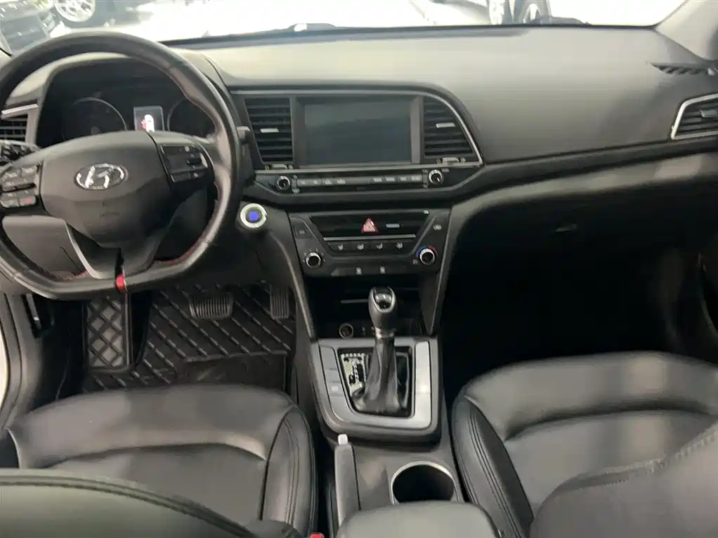 Hyundai Elantra 2019 — фото 16