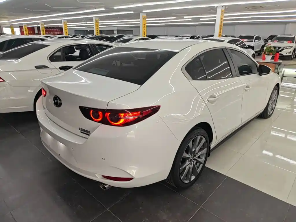 Mazda 3 Axela 2023