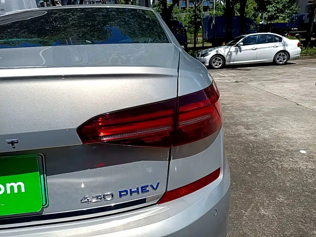 Volkswagen Passat Plug-In Hybrid 2020 — фото 24