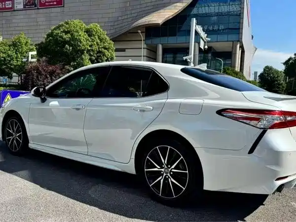 Toyota Camry 2022 — фото 9