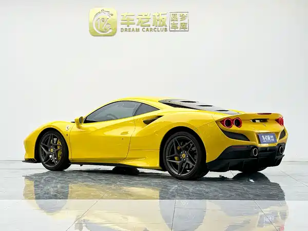 Ferrari F8 2021