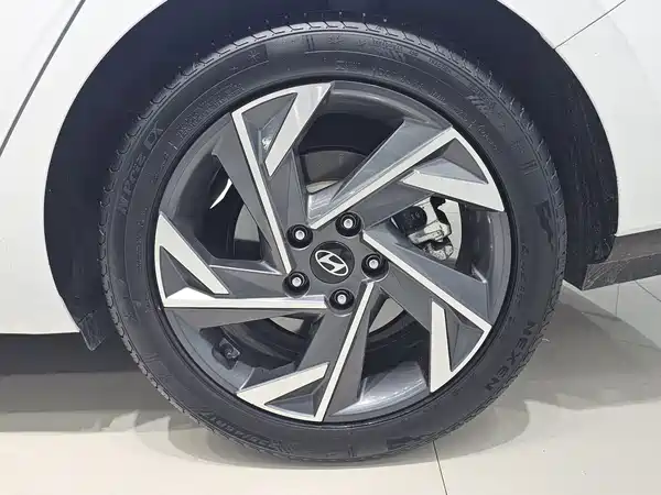 Hyundai Elantra 2023