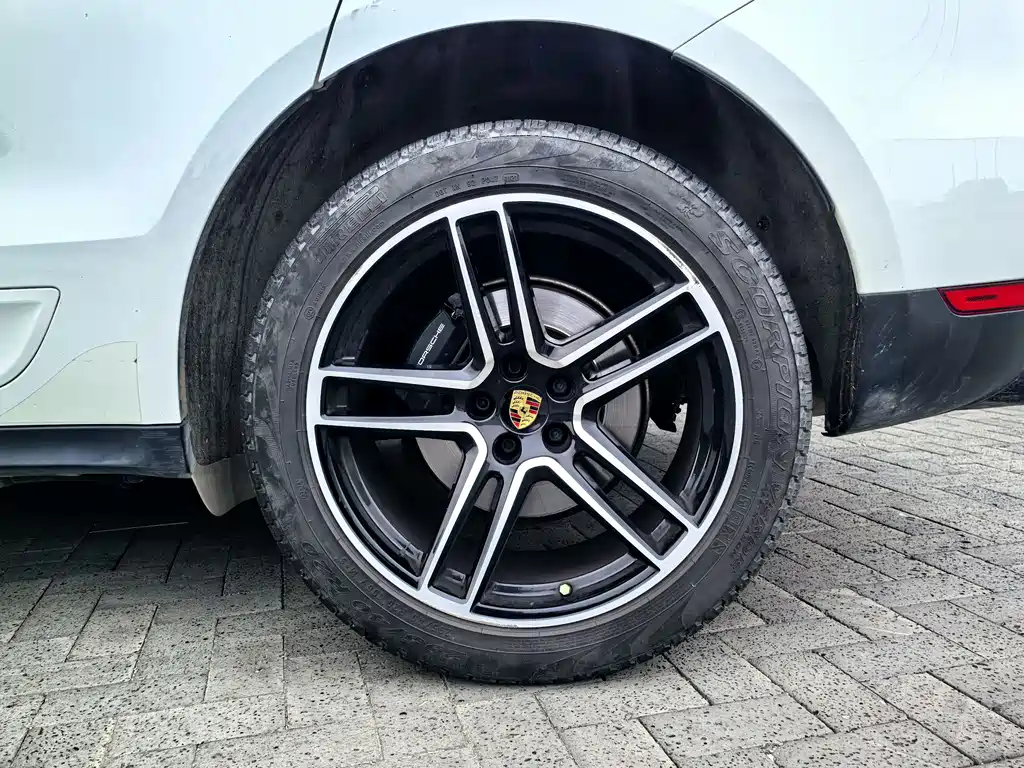 Porsche Macan 2021 — фото 14
