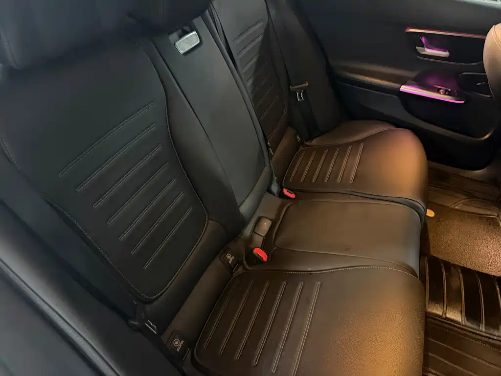 Mercedes-Benz C-Class 2023 — фото 13