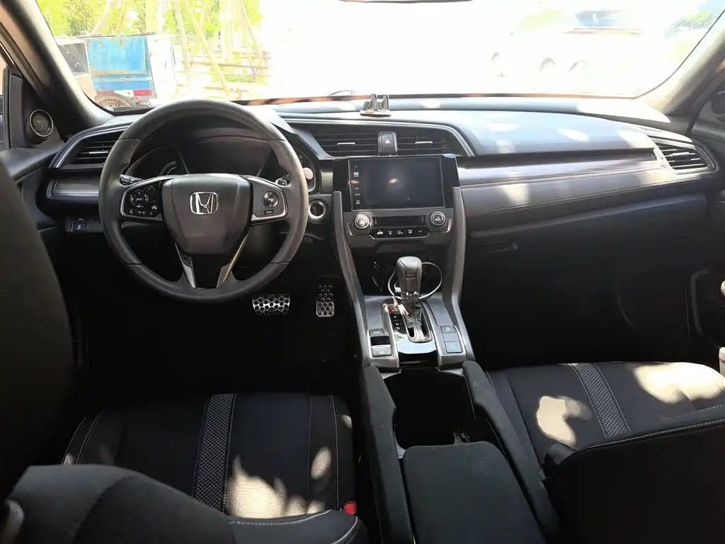 Honda Civic 2022 — фото 10