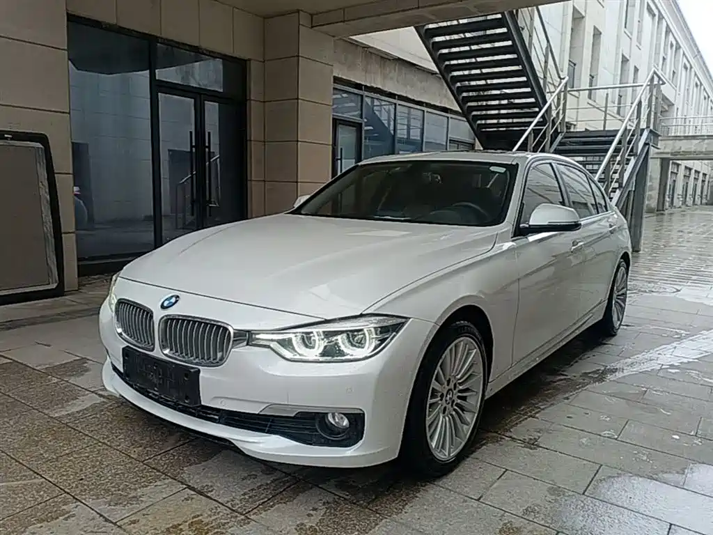 BMW 3 Series 2018 — фото 1