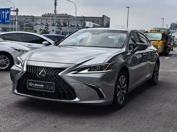 Lexus ES 2022