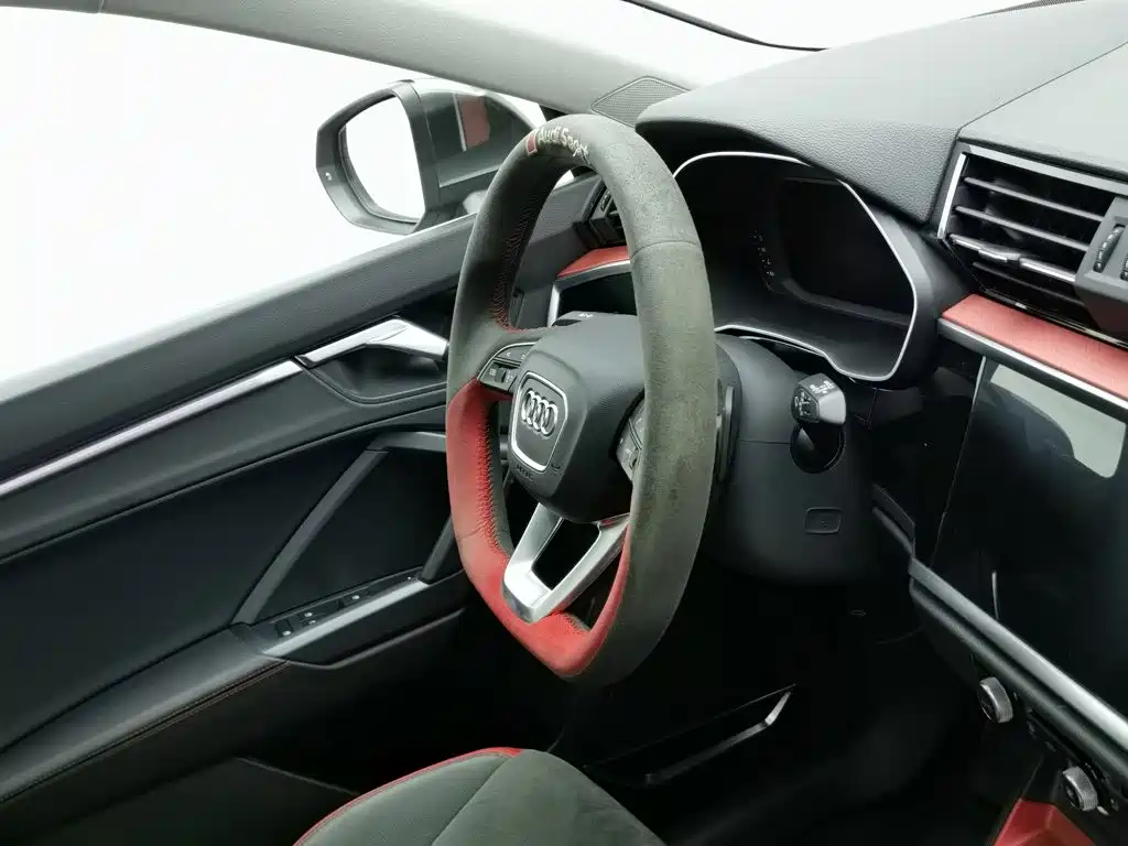 Audi Q3 2020 — фото 22