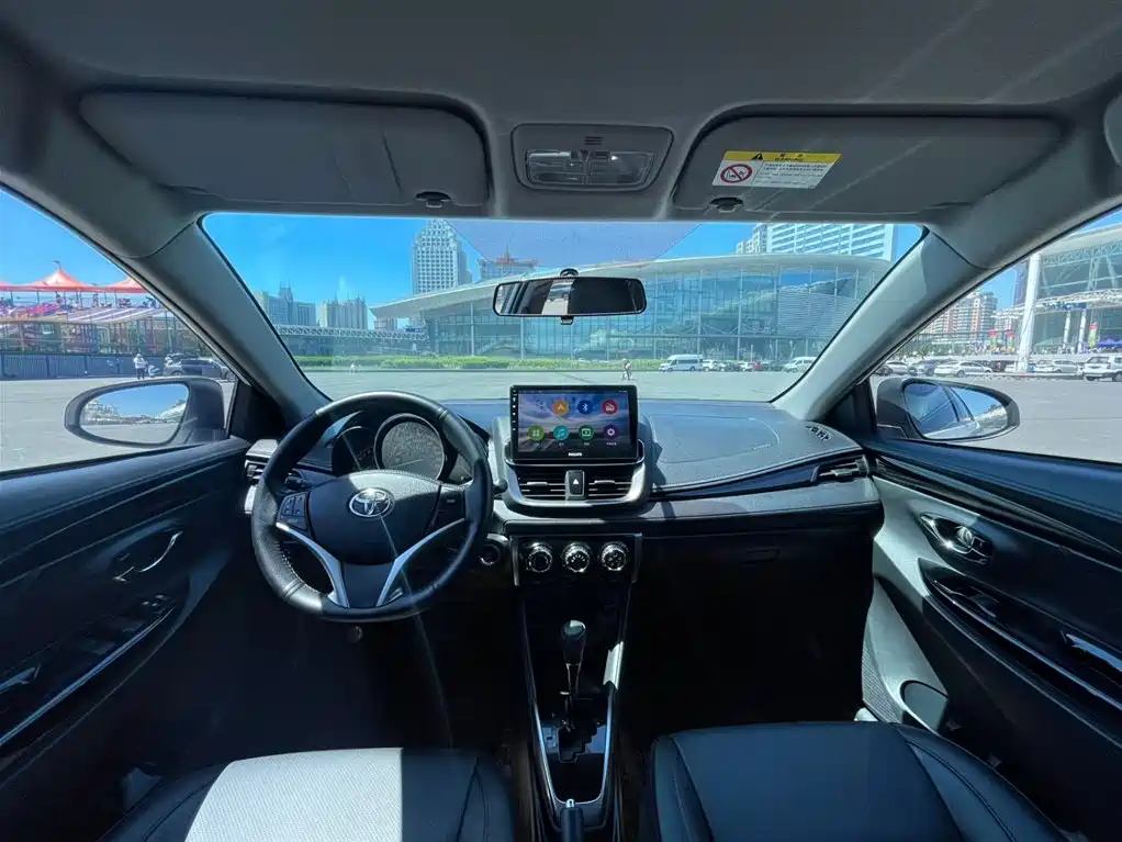 Toyota Yaris L 2022 — фото 8